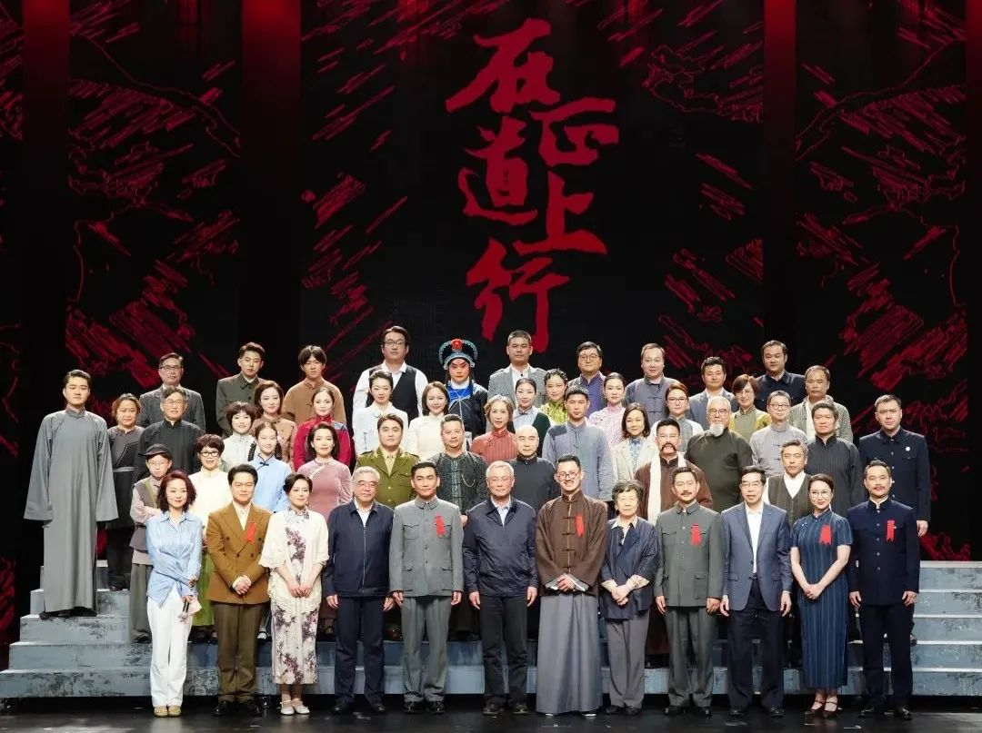 威尼斯9499·蓝硕以科技赋能话剧《在正道上行》圆满上演