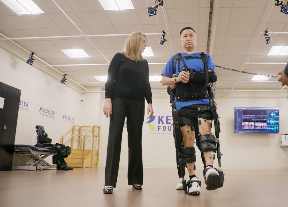 外骨骼机械人让行动障碍者直立行走，，，，威尼斯9499·虚拟动点OptiTrack助力人类突破能力界线